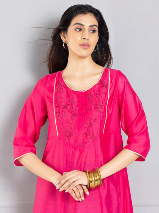 how were the people dressed for the festival