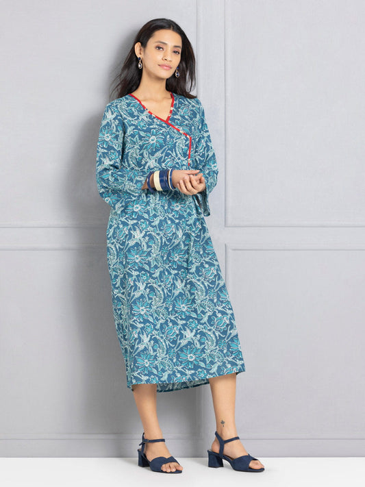 what is traditional dress